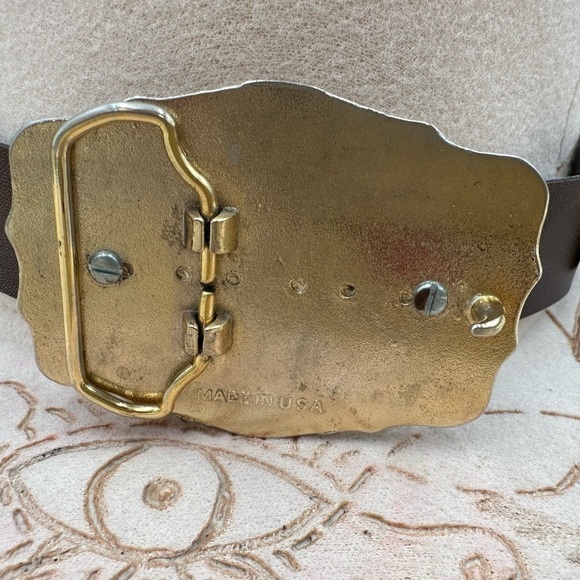Oregon myrtle wood belt buckle.